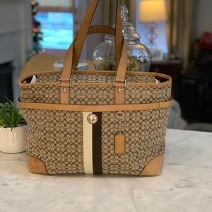 COACH SIGNATURE VOYAGER TOTE